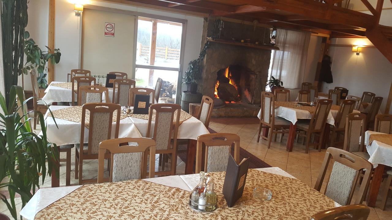 ホテル Pansion I Restoran ,, Pogled" Han Pijesak エクステリア 写真