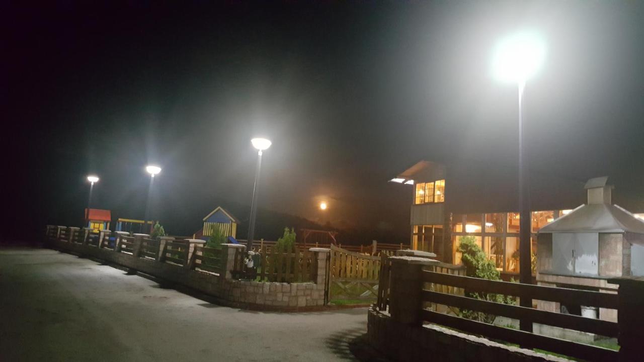ホテル Pansion I Restoran ,, Pogled" Han Pijesak エクステリア 写真