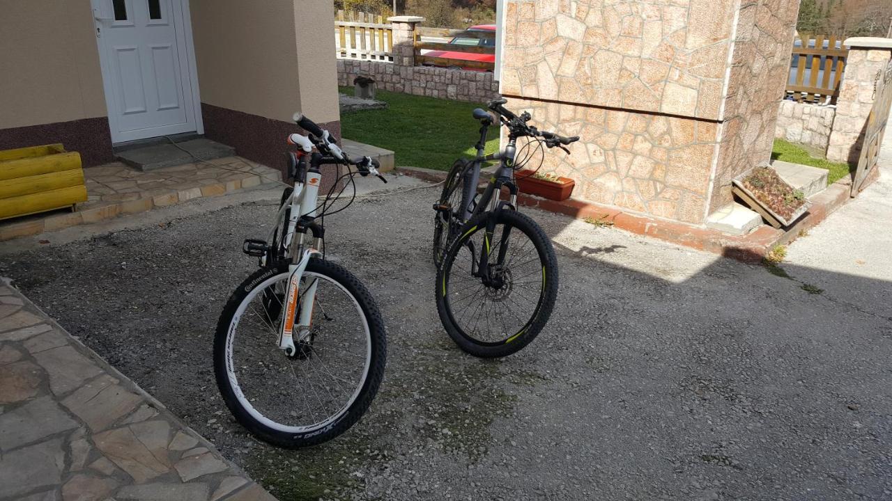 ホテル Pansion I Restoran ,, Pogled" Han Pijesak エクステリア 写真