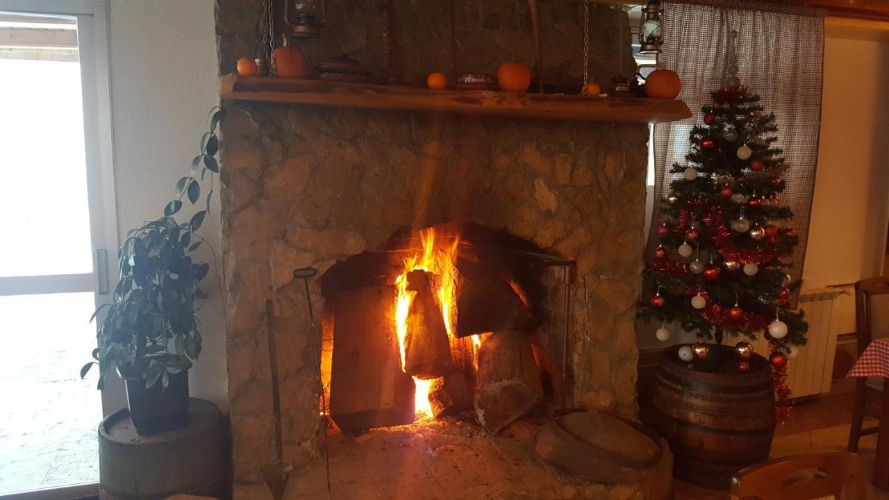 ホテル Pansion I Restoran ,, Pogled" Han Pijesak エクステリア 写真