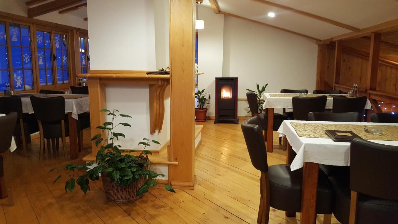 ホテル Pansion I Restoran ,, Pogled" Han Pijesak エクステリア 写真