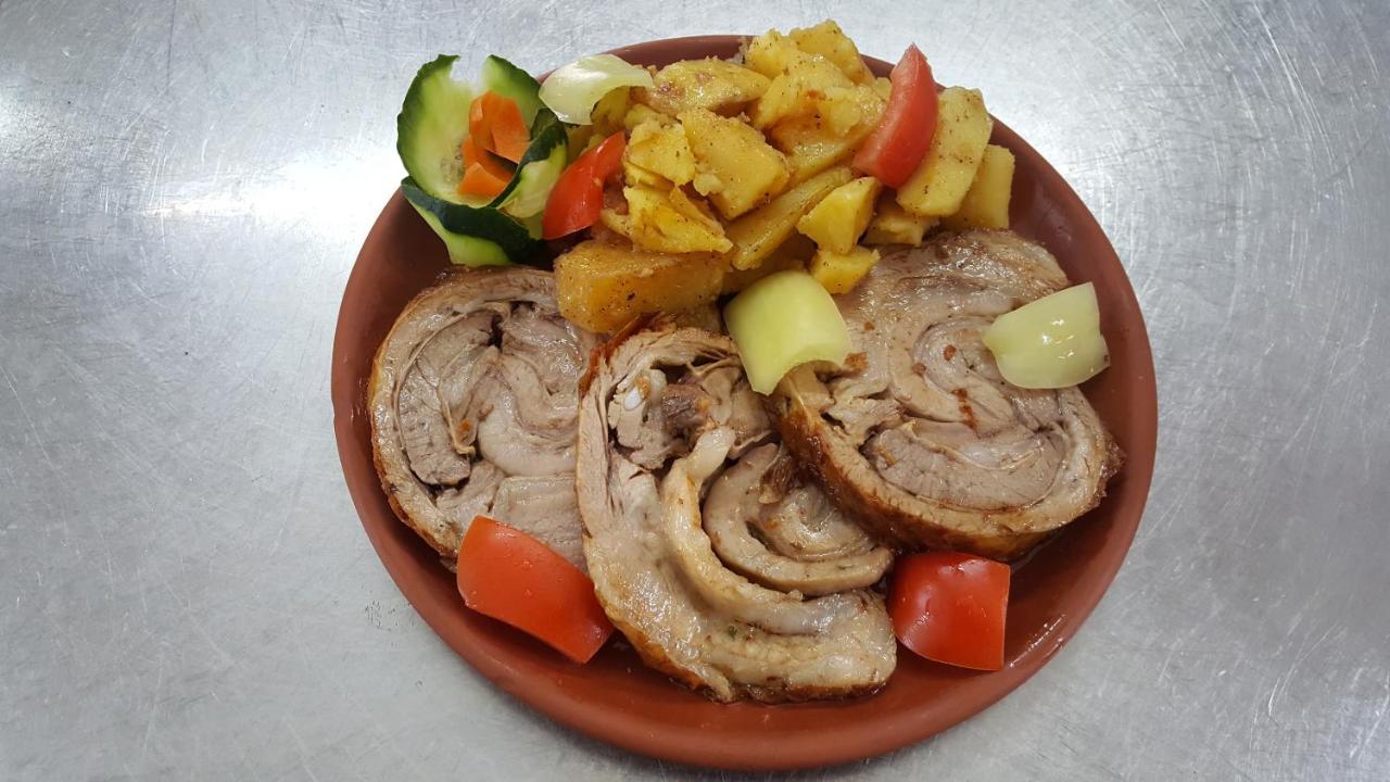 ホテル Pansion I Restoran ,, Pogled" Han Pijesak エクステリア 写真