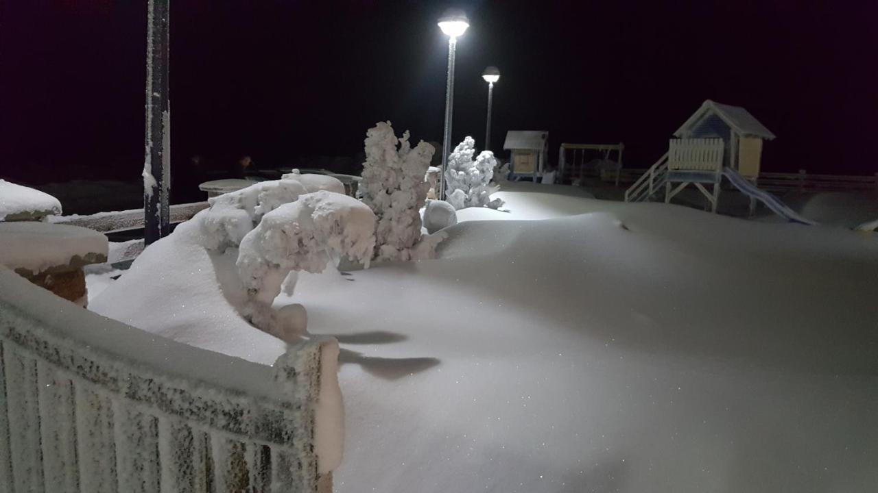 ホテル Pansion I Restoran ,, Pogled" Han Pijesak エクステリア 写真