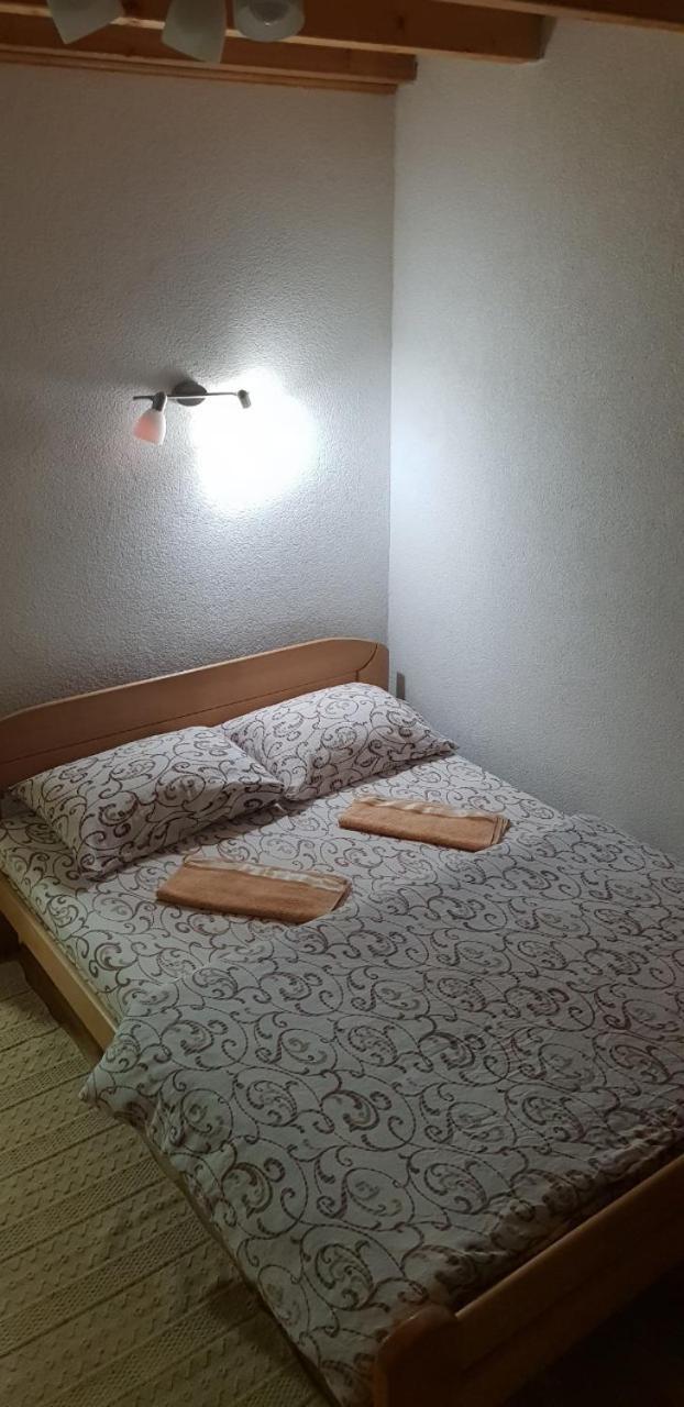 ホテル Pansion I Restoran ,, Pogled" Han Pijesak エクステリア 写真
