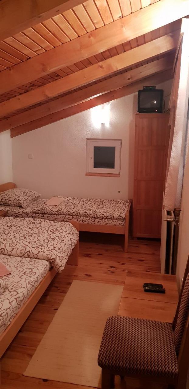 ホテル Pansion I Restoran ,, Pogled" Han Pijesak エクステリア 写真